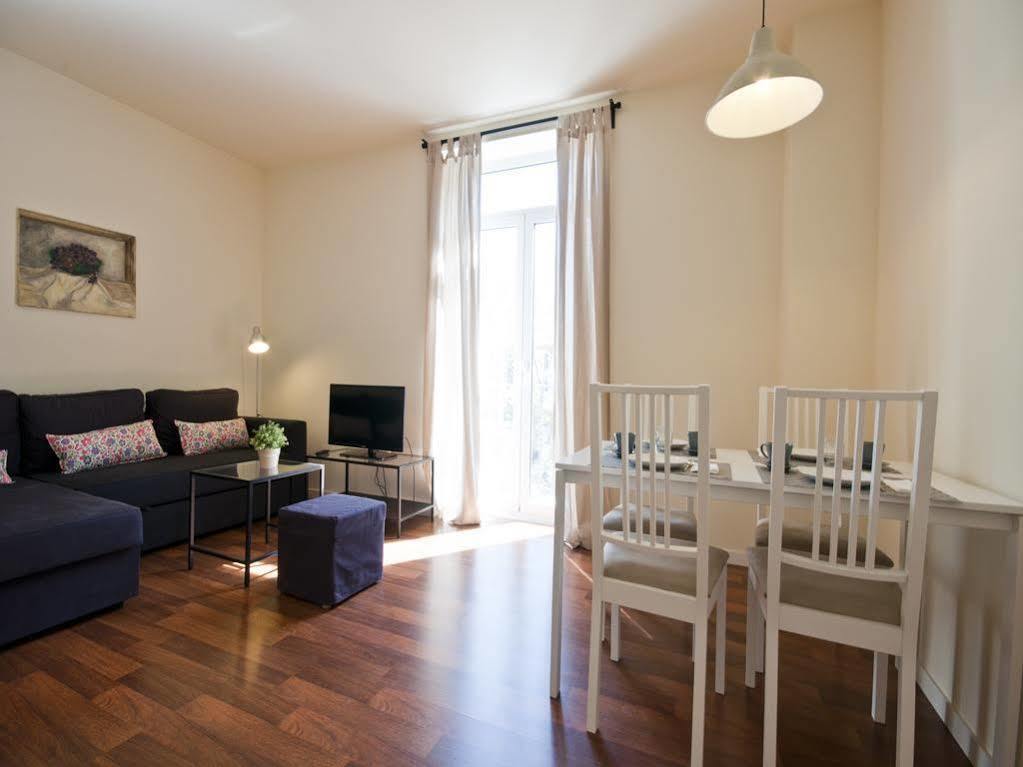 Apartamentos Murallas De Sevilla Exterior photo